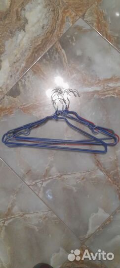 Вешалка для одежды, плечики