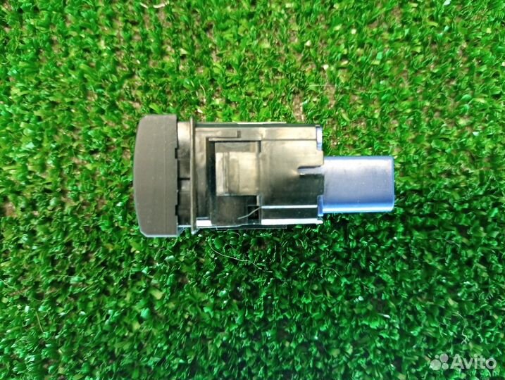 Кнопка открывания лючка бензобака