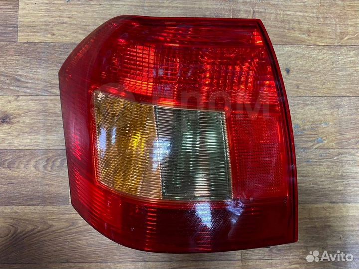 Стоп сигнал Toyota Corolla Runx / Toyota Allex