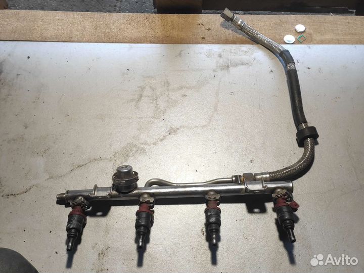 Топливная рейка mercedes w203 07г.м111