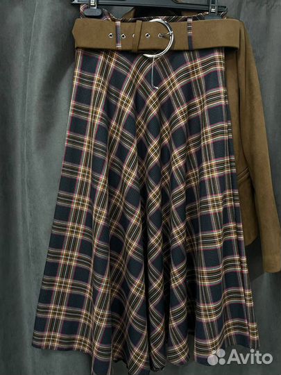 Костюм женский с юбкой и укороченным пиджаком