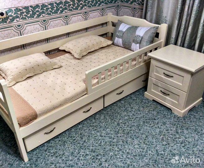 Детская кровать из массива