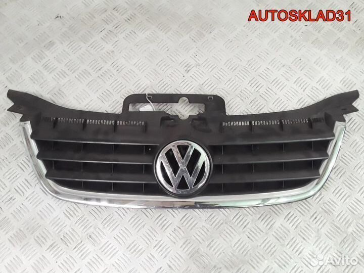 Решетка радиатора Volkswagen Touran 1T0853651