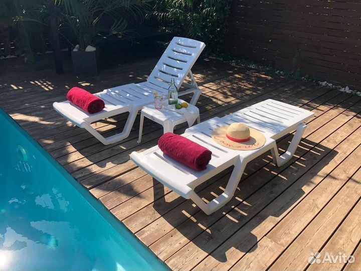 Шезлонг пластиковый