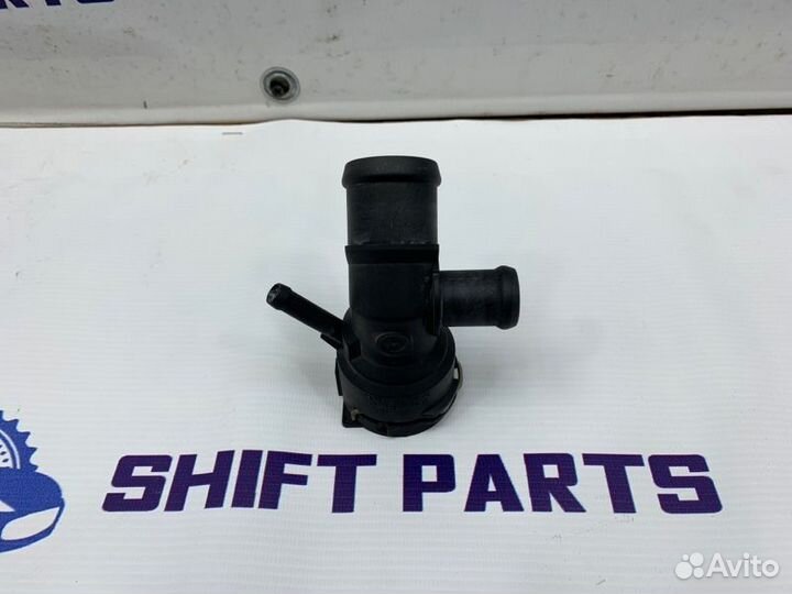 Фланец системы охлаждения Audi A3 8P BVY 2005