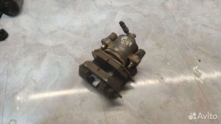 Суппорт передний Volkswagen Golf 4 Bora Skoda Audi