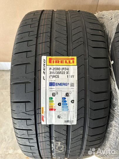 Pirelli P Zero PZ4 275/40 R22 и 315/35 R22 107Y