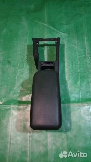 Центр консоль подлокотник Mitsubishi Galant 7