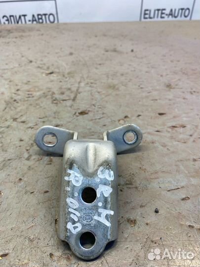 Петля двери задняя правая Kia Rio 3 1.4 2016