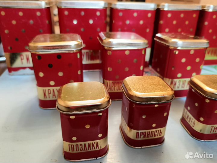 Банки жестяные советские в горох