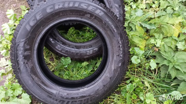 Bridgestone Ice Cruiser 7000 215/65 R16 98T