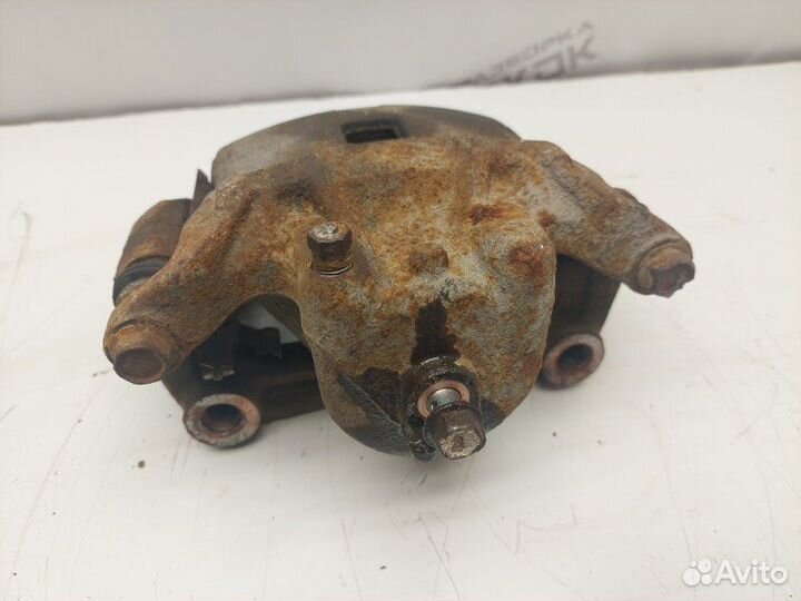 Суппорт передний левый Nissan Juke 1 1.6 HR16 MT