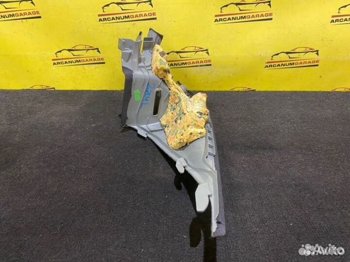 Обшивка стойки задняя левая Mercedes 204 W204