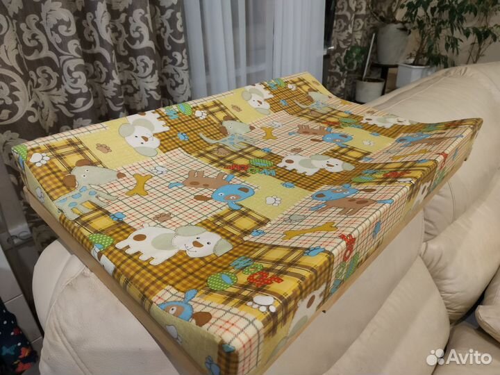 Пеленальная доска на кроватку