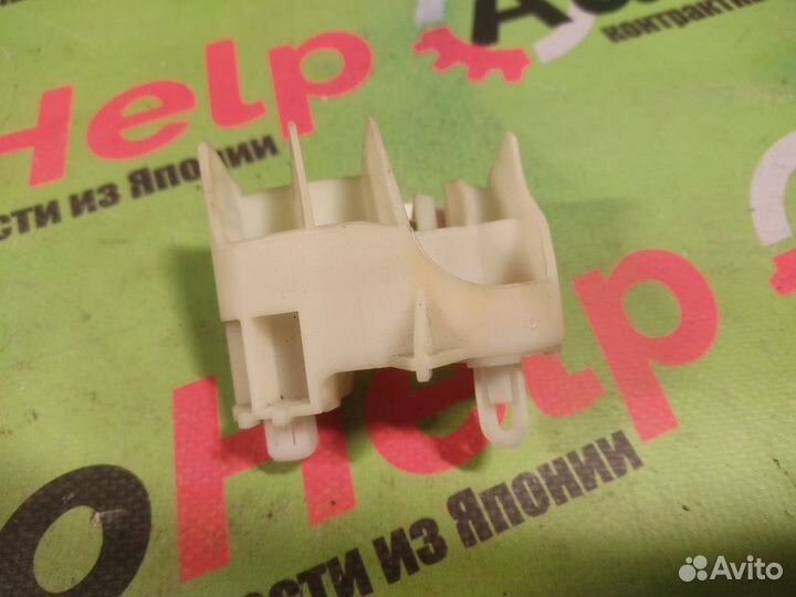 Кронштейн бампера toyota vitz NSP130 задний правый