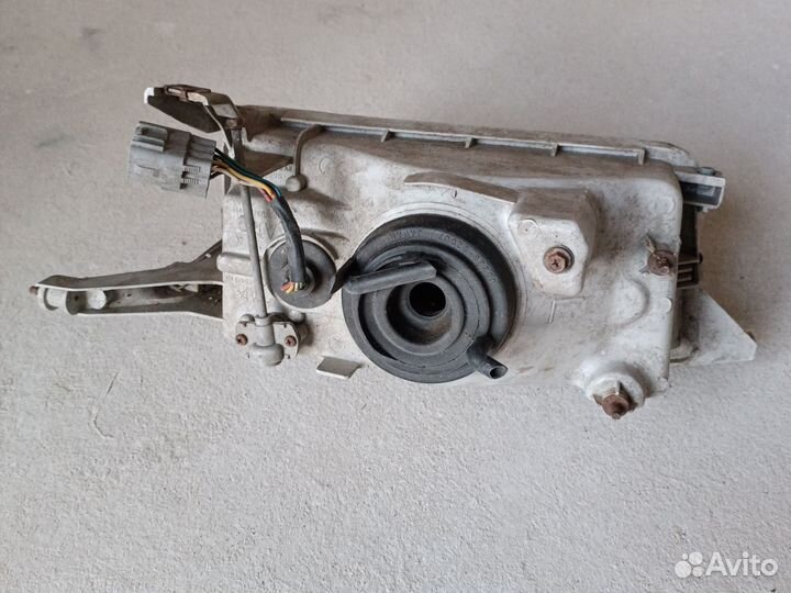 Продам фару toyota карина ii t17 левый h4 20 - 193