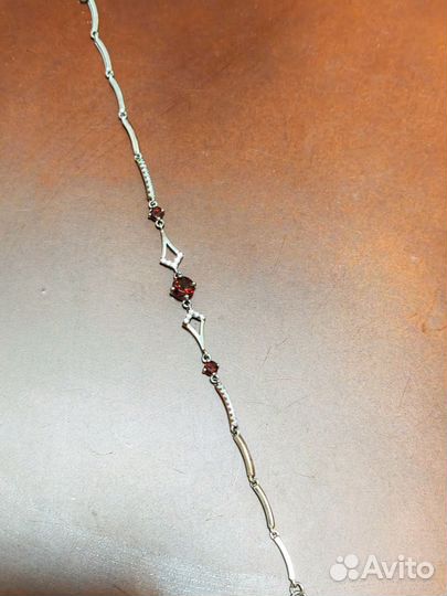 Серебряный браслет с гранатами