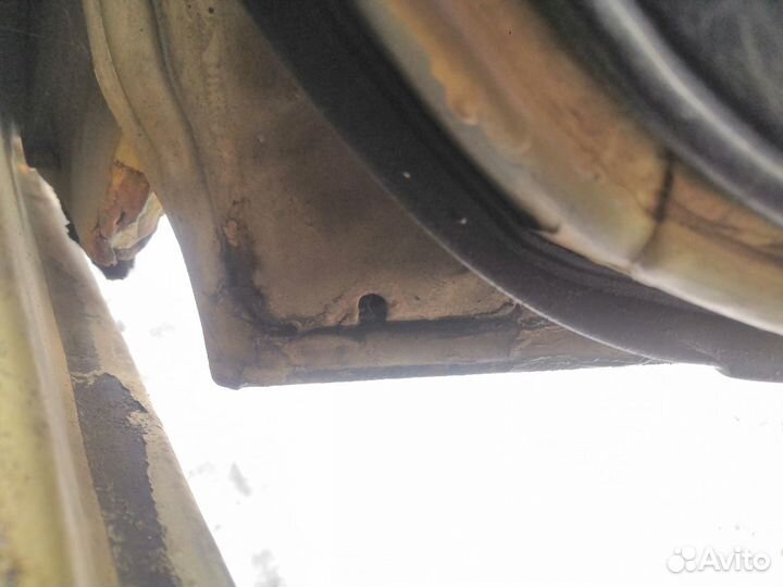 Задняя правая дверь carina e corona 190