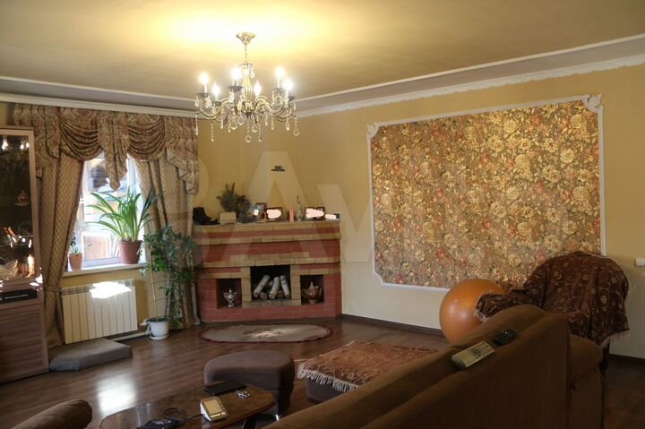 Дом 277,9 м² на участке 8 сот.