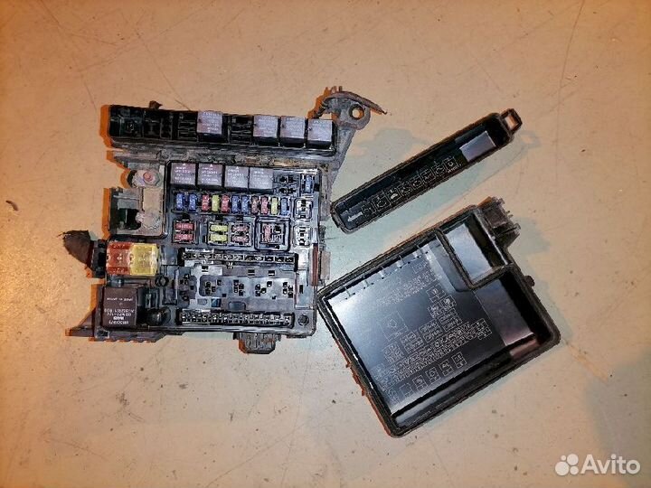 Блок предохранителей MN177250 Mitsubishi Outlander