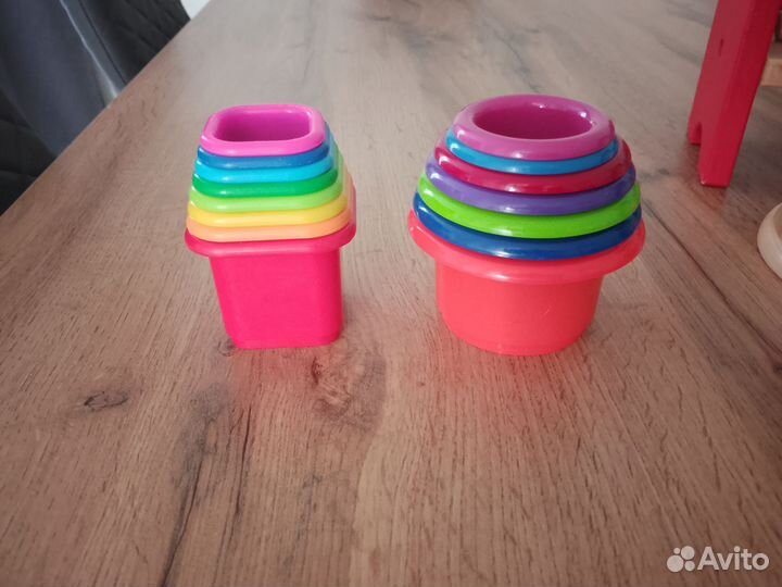 Пирамидка стаканчики пластмассовая