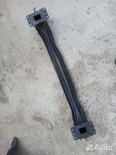 Усилитель заднего бампера Тигуан 2