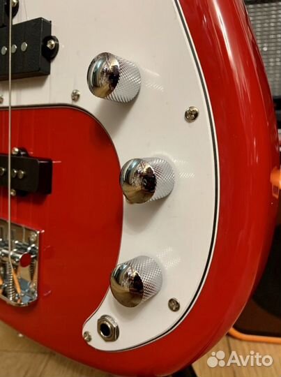 Бас гитара + комбик (портативный)