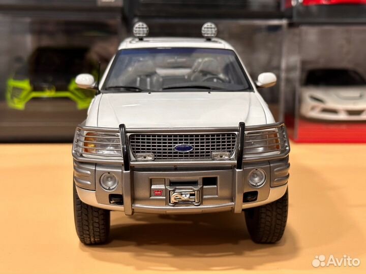 Auto Art Ford Himalaya Expedition (72781) 1:18