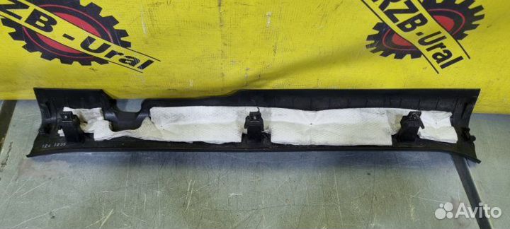 Накладка порога (внутренняя) передняя левая Kia