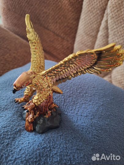 Статуэтка орла