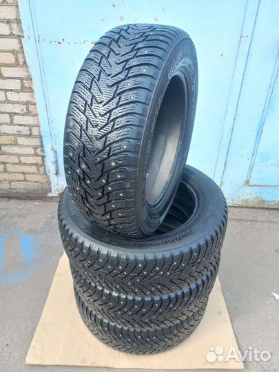 Nokian Tyres Hakkapeliitta 8 SUV 235/60 R18