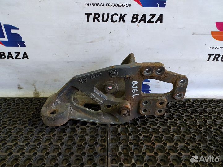 1606970 Кронштейн рессоры передней правый