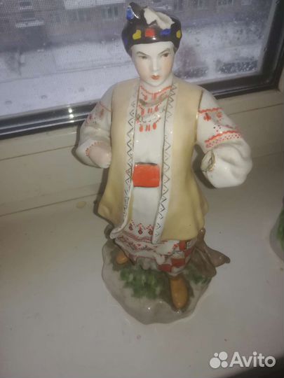 Статуэтка фарфор
