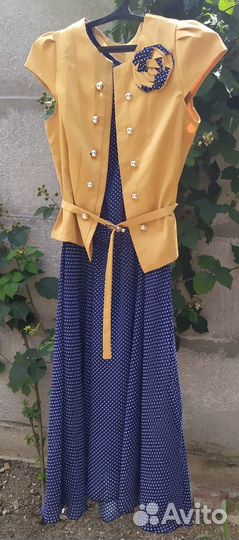 Платье в горошек с пиджаком