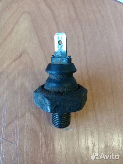 Датчик давления масла двс Volkswagen Passat B5