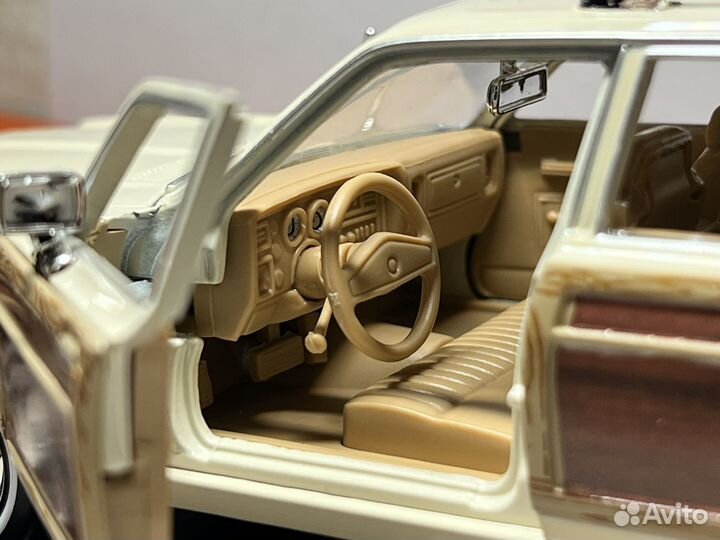 Chrysler LeBaron 1:24