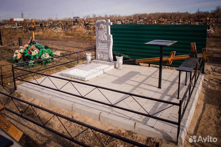 Памятники мраморные / оградки / венки