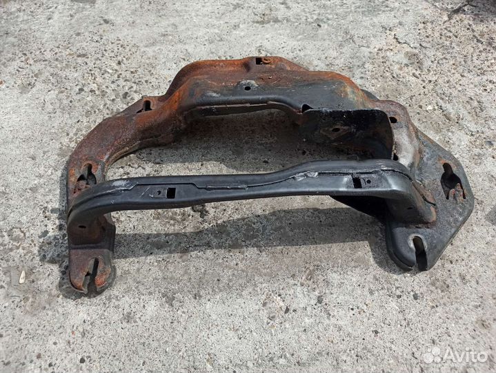 Bmw x6 E71 подрамник кронштейн АКПП