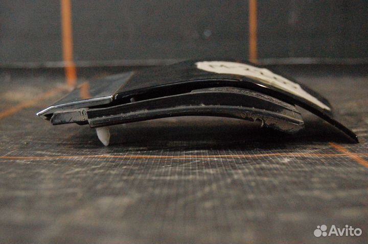 Volkswagen Touareg-Накладка крыла переднего левого