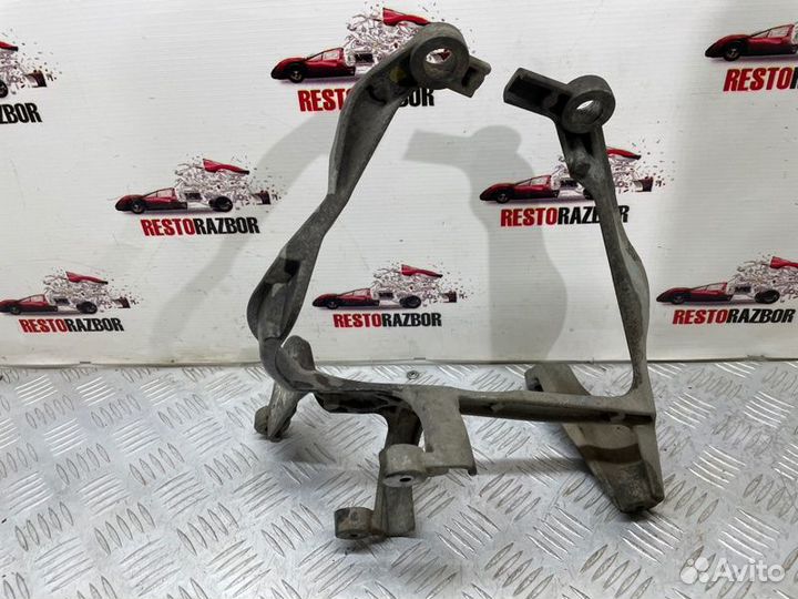 Кронштейн компрессора пневмоподвески Audi A8 седан