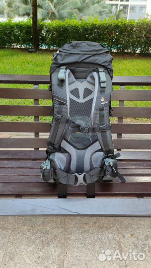 Туристический рюкзак Deuter Futura Pro 42 black