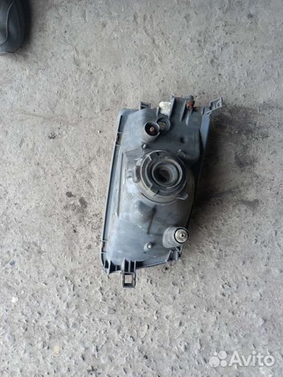 Фара левая Toyota hiace regius