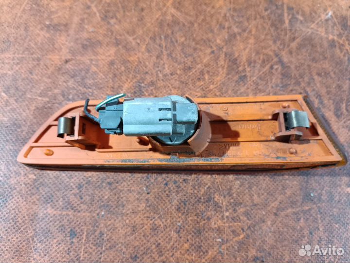 Поворотник в бампер левый Nissan Skyline CPV35