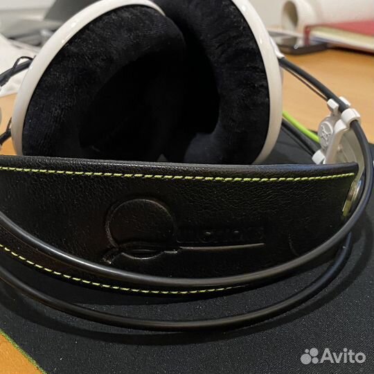 Наушники AKG Q701 white