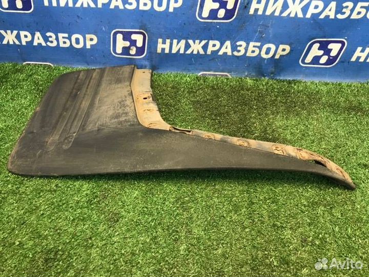 Брызговик передний правый Mitsubishi Pajero 3 V6