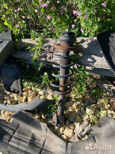 Передний амортизатор в сборе рено дастер