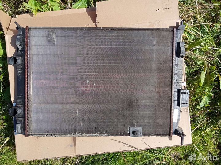 Радиатор охлаждения nissan