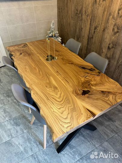 Стол из массива карагача река