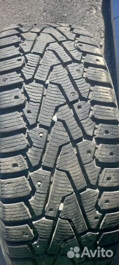 Pirelli Ice Zero 215/65 R16