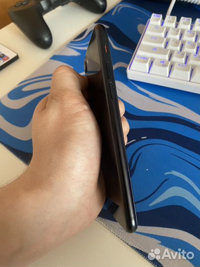 iPhone SE, 64 ГБ